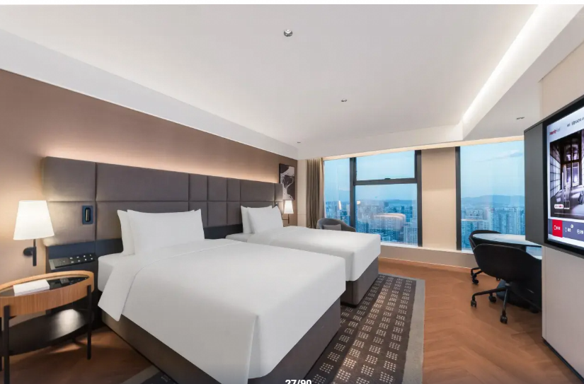 酒店智能化的”体验反噬”:RevPAR涨了10%,住客却在疯狂吐槽,问题到底出在哪?插图2 酒店智能化的”体验反噬”:RevPAR涨了10%,住客却在疯狂吐槽,问题到底出在哪?插图2